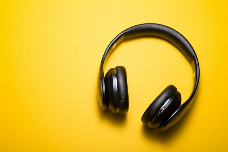Wireless headphones product feature